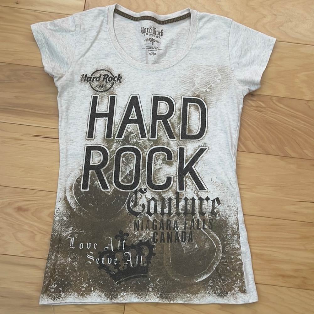 Hard Rock Cafe women’s original T-shirt. Size S in very good condition.
